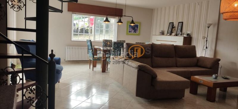 Foto 2367418f-03e6-4646-9629-84ff63e6876a. House with heating parking in Vilanova de Arousa