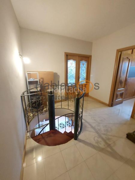 Foto 5eb4427f-5e26-42e1-bf16-2570e1c0ea25. House with heating parking in Vilanova de Arousa