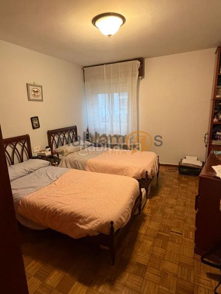 Foto e7e3cfec-5c92-438c-804a-0f73e47c2348. Appartamento con riscaldamento parcheggio in Zona Fernández Labreda Pontevedra