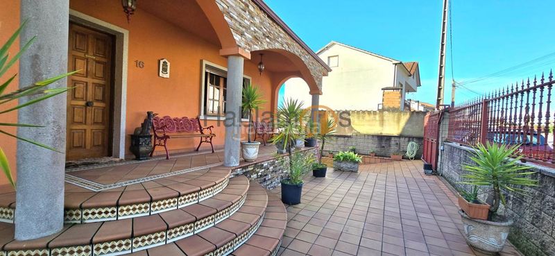 Foto 119a7c3f-f28b-4749-acfc-783be27b8373. Xalet amb calefacció aparcament piscina a Vilagarcía Vilagarcía de Arousa