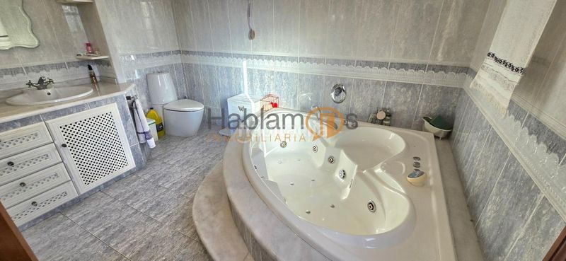 Foto 1c7a1d39-de44-4d7f-81c0-949464e9d0d4. Xalet amb calefacció aparcament piscina a Vilagarcía Vilagarcía de Arousa