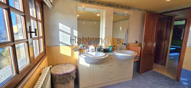 Foto 2879b16f-87ed-4fbd-b170-b8821de56aed. Xalet amb calefacció aparcament piscina a Vilagarcía Vilagarcía de Arousa