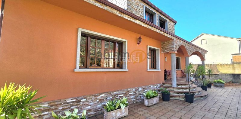 Foto 35c119c9-7b77-4897-969d-43e39d410f2c. Xalet amb calefacció aparcament piscina a Vilagarcía Vilagarcía de Arousa