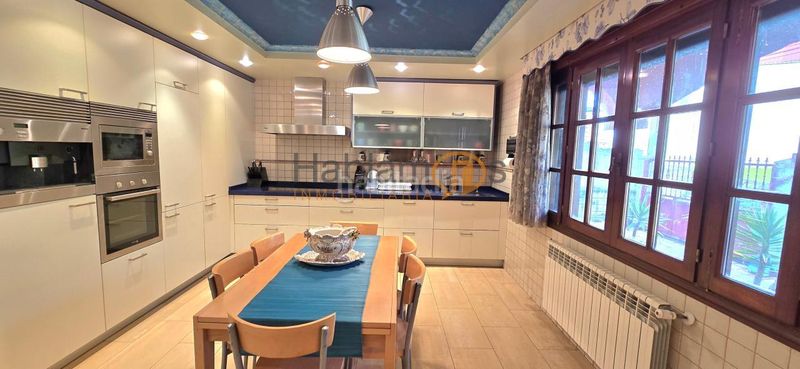 Foto 36598df0-d9e9-48a9-b3d3-c51f1b969536. Xalet amb calefacció aparcament piscina a Vilagarcía Vilagarcía de Arousa