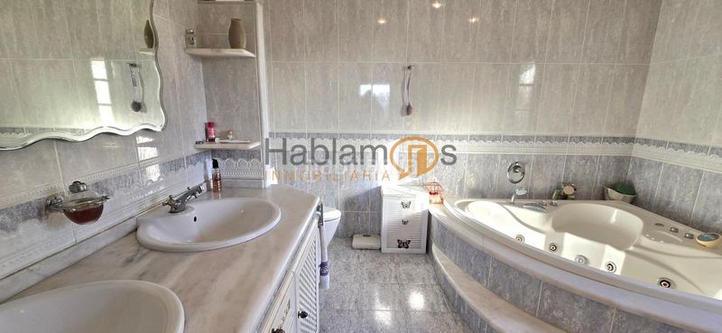 Foto 7ac7d2cf-df71-4671-a316-1350da45f14e. Xalet amb calefacció aparcament piscina a Vilagarcía Vilagarcía de Arousa