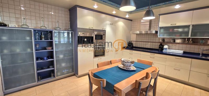 Foto 833aca2d-f00d-4e00-b44c-ea12c0410d2d. Xalet amb calefacció aparcament piscina a Vilagarcía Vilagarcía de Arousa