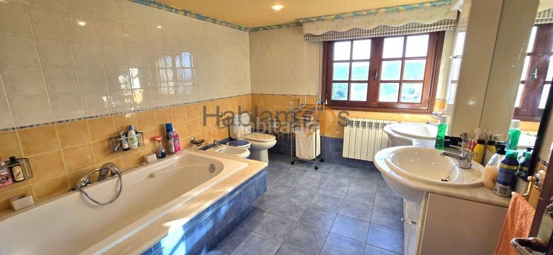 Foto bce2847d-6e09-432c-8ac5-6f8dda69e3f6. Xalet amb calefacció aparcament piscina a Vilagarcía Vilagarcía de Arousa