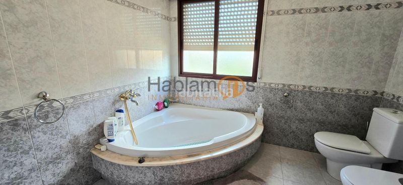 Foto 487529f0-1e6f-4012-a8b7-f5fea361f347. Chalet en Sobrán Vilagarcía de Arousa