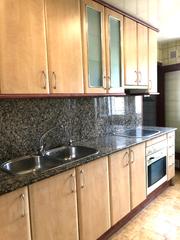 Flat in Sant Ildefons. Atención piso de 3hab con ascensor junto mercado