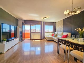 Dachwohnung  Carrer les garrigues. Piso en venta en la gavarra
