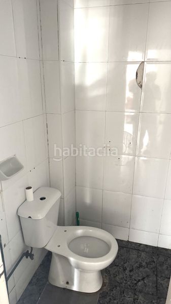 Foto e7f5c2a5-cf07-4fdd-b3f0-90f3046efff0. Local comercial a Sant Ildefons Cornellà de Llobregat