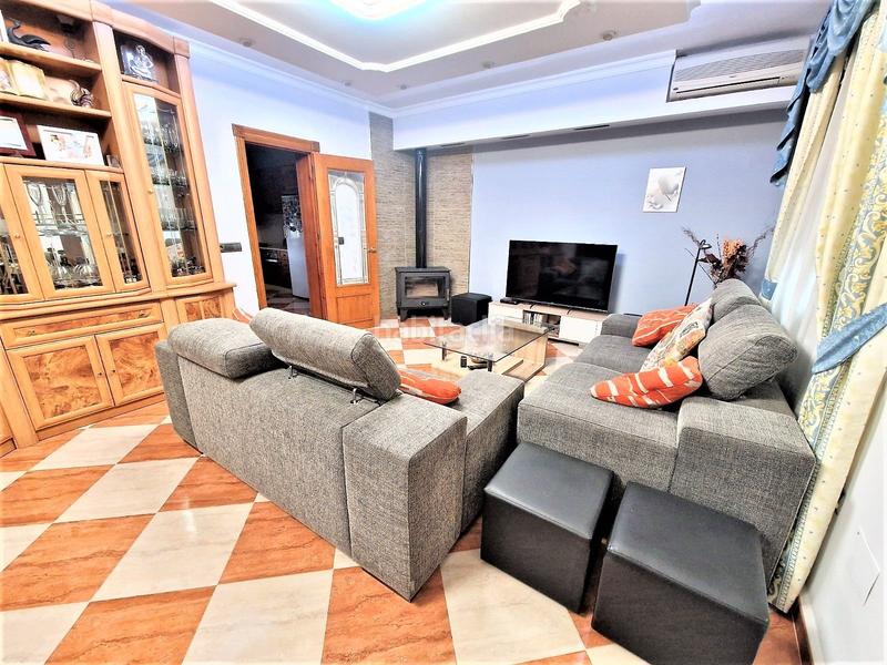 Foto d47676ff-28d7-444a-8fd8-a1d14fa57990. Xalet amb aparcament piscina a Marchena Lorca