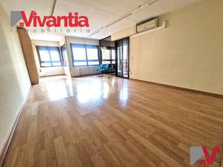 Pis  Avenida juan carlos i. Vivienda