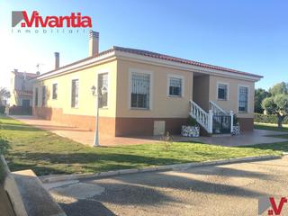 Chalet en Torrealvilla. Chalet