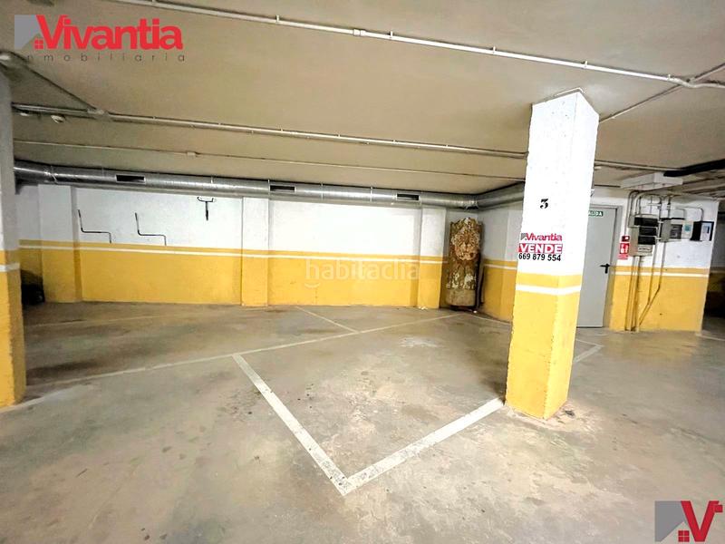 Foto f0a6d321-2e3f-4e46-8aa6-f995ceb38446. Parking voiture dans San José Lorca