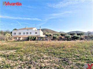 Masia a Purias. Casa rústica