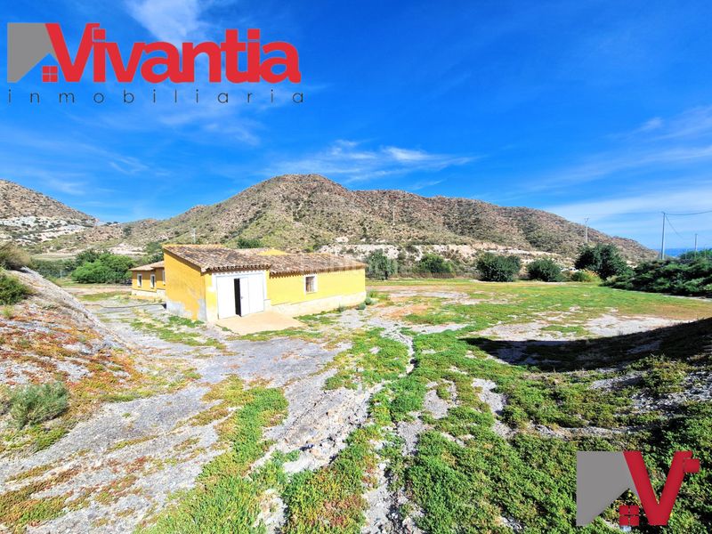 Foto 3c5658f0-f6fc-4e94-8b0b-185b210f7a37. Masia amb aparcament a Tébar - Los Arejos Águilas
