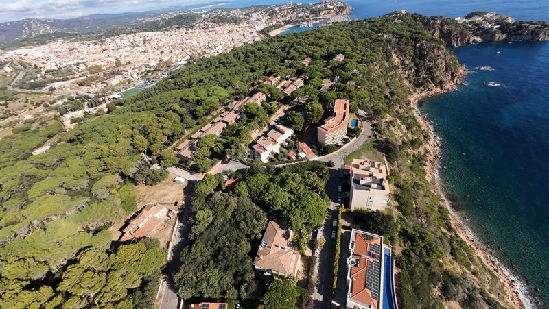 Foto 913bd9a6-7c01-4d68-9bb1-cb8a08c12558. Chalet *casa para reformar 1000 parcela en sant telm | piscina | zona única en Sant Feliu de Guíxols