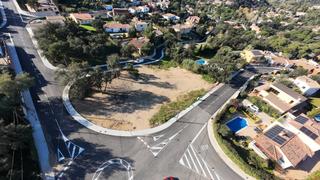Terreny residencial a Mas Pere-Río de Oro. Parcela urbanizable con todos los servicios  permisos al dia