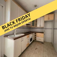 Pis a Calle mar blanco 10. Amplio piso en la zona de adra