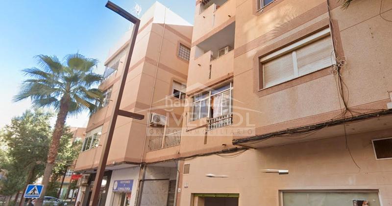 Foto 1b1e4f1a-c747-4f9e-9411-29fdf81c7058. Etagenwohnung in calle constantino 38 in Plaza de la Luz Ejido (El)