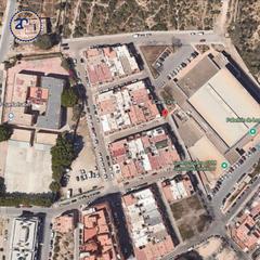 Casa adosada en Calle oria 17. Casa adosada en almeria
