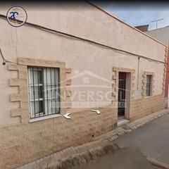 Casa en Calle cara 40. Casa en almeria