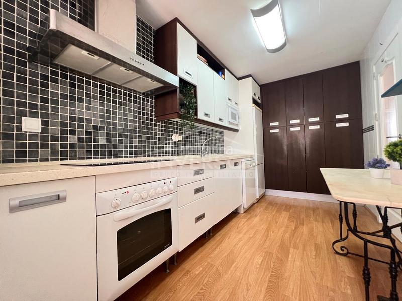 Foto 025a0ca2-c891-4483-94a3-90c1a73999af. Casa a schiera con riscaldamento parcheggio piscina in Ejido (El)