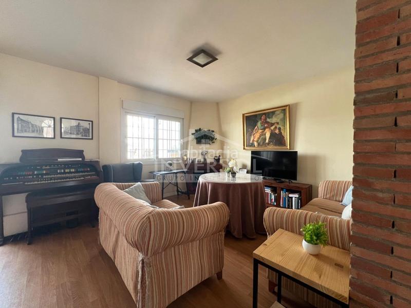 Foto 185b3eda-52d0-4e9a-9ffb-120e3aa4066e. Casa a schiera con riscaldamento parcheggio piscina in Ejido (El)