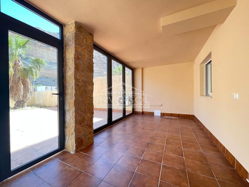 Foto ab03a192-f025-4350-9b1d-62484dd57a42. Planta baixa a calle a glaucio 13 a Almerimar Ejido (El)