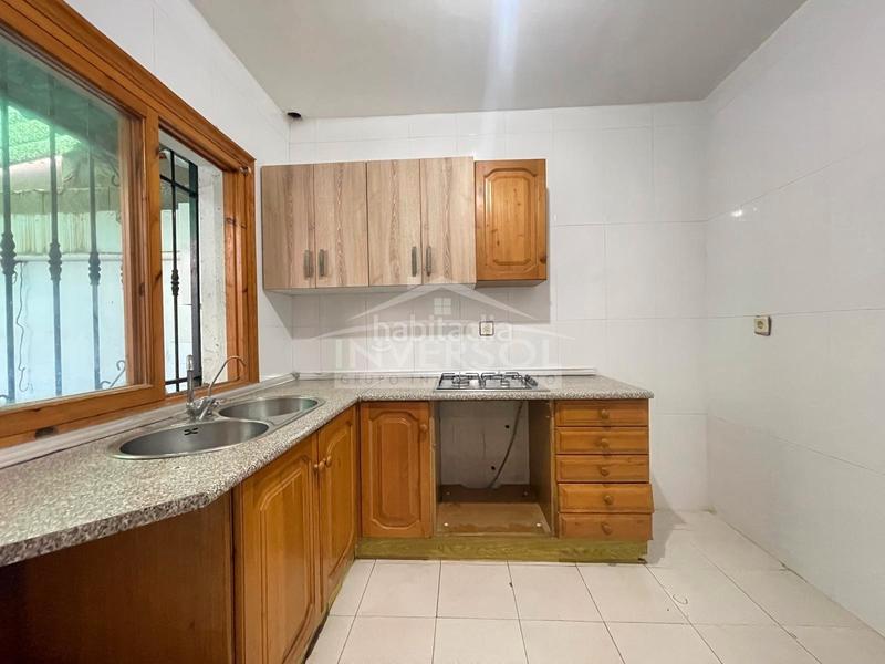 Foto 6f11abff-89b0-4533-a1ec-003bb338a576. Casa adosada en calle albanchez 14 vivienda céntrica en Balanegra