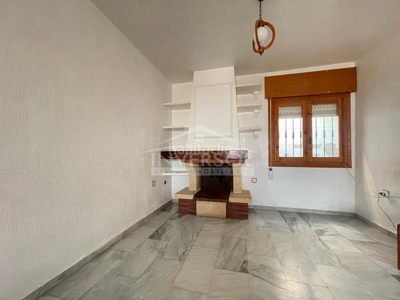 Foto e0ee8f4b-10b9-4c0d-9c11-34fd9c4b6c63. Casa adosada en calle albanchez 14 vivienda céntrica en Balanegra