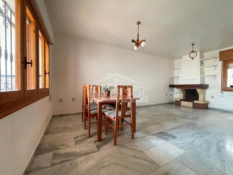 Foto ff92b3d2-99ea-402d-a83f-6482f8256700. Casa adosada en calle albanchez 14 vivienda céntrica en Balanegra