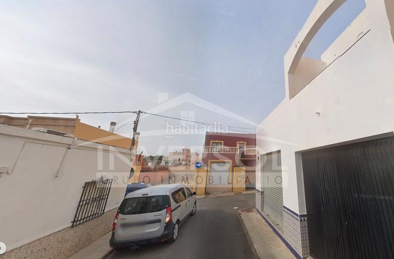 Foto a21cf728-4c7b-4bed-b98a-66552d682637. Casa amplia casa en cl gardenia, almeria en Costacabana - Loma Cabrera Almería