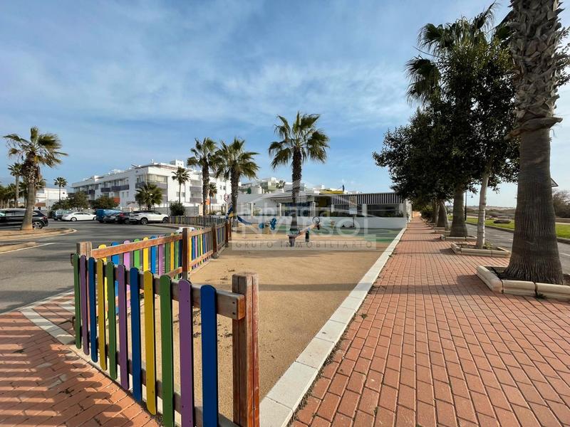 Foto d0a31b78-2b8e-4c52-9765-60dbab5a3b1c. Casa adosada en calle playas de la ensenada 51 el mar a tus pies, Almerimar en Ejido (El)
