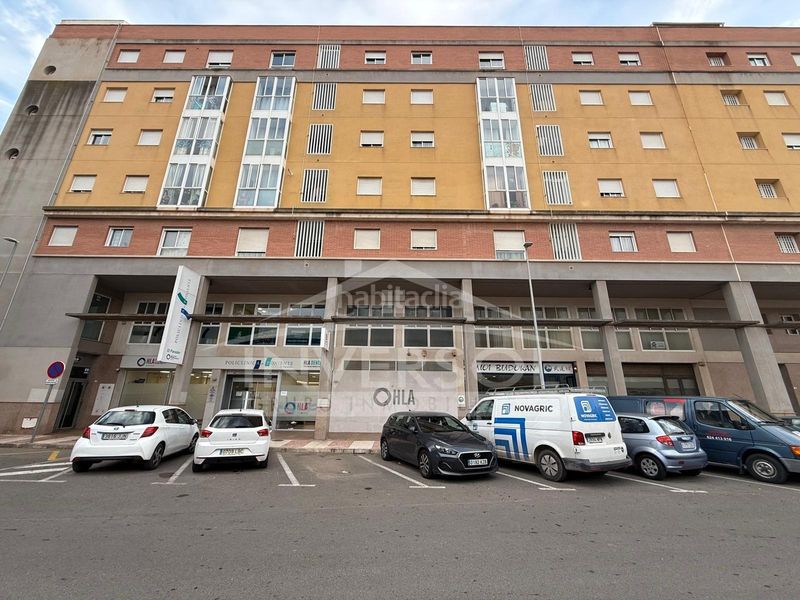 Foto cec07dfa-5ba7-461a-84c1-a57a79d78e0c. Oficina en calle benito pérez galdós 16 oficina en el parador en Roquetas de Mar