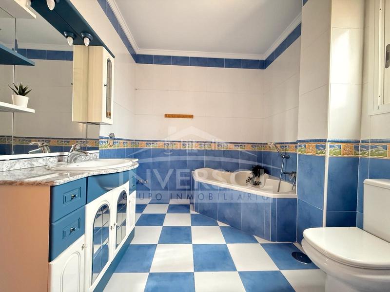 Foto 01cda6aa-186b-402f-8f0d-cc8c122fb110. Chalet dans calle salazón 2 dans Almerimar Ejido (El)