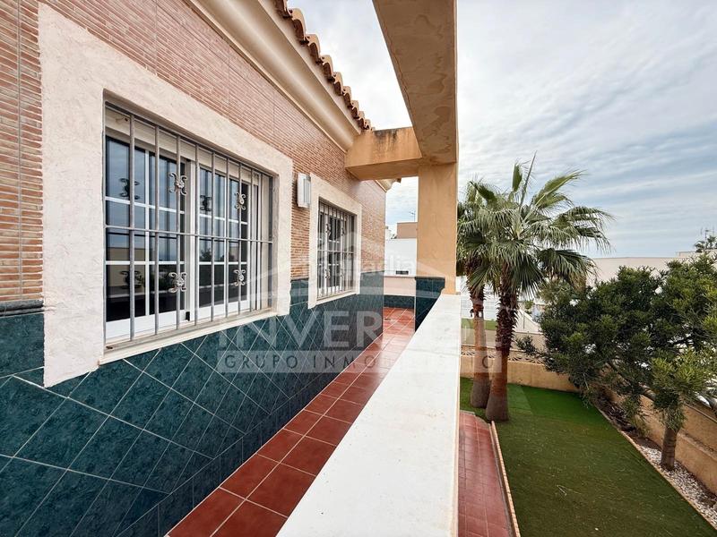Foto 25b36d58-7bae-4480-839b-6a03827c9b55. Chalet dans calle salazón 2 dans Almerimar Ejido (El)