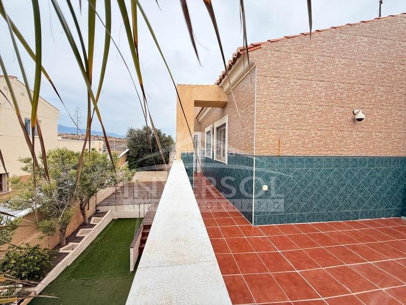 Foto 4435165b-0371-4901-8f44-69447de4f299. Chalet dans calle salazón 2 dans Almerimar Ejido (El)
