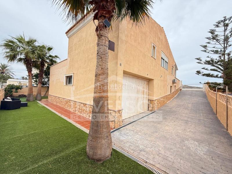 Foto 506ae020-2da4-404d-9495-8380f1388857. Chalet dans calle salazón 2 dans Almerimar Ejido (El)