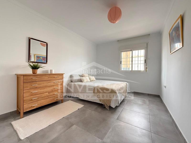 Foto 92f68d09-d736-4b9d-9e19-750f32704734. Chalet dans calle salazón 2 dans Almerimar Ejido (El)