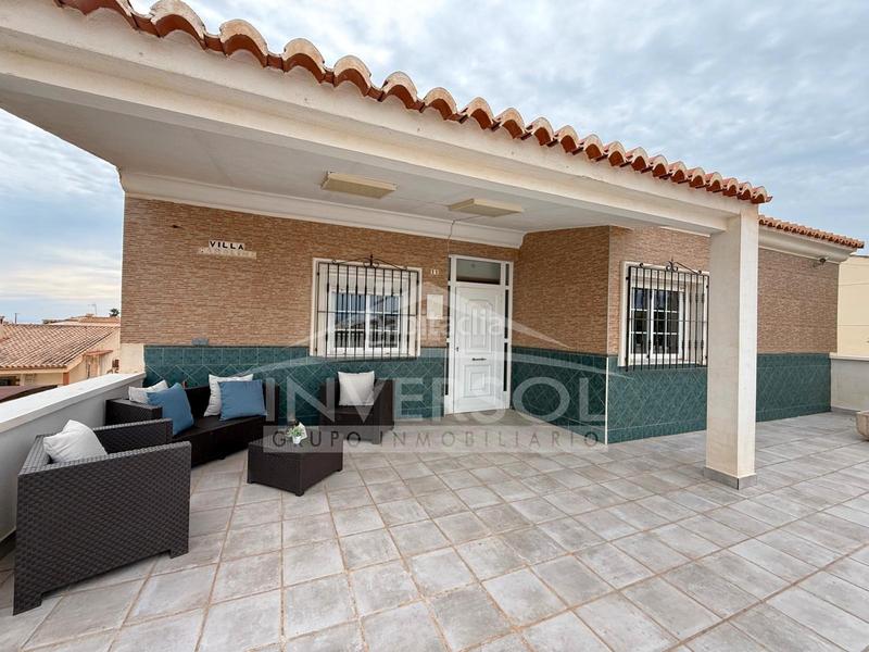 Foto ac75d078-e867-45a4-97c9-e3e3227f0e05. Chalet dans calle salazón 2 dans Almerimar Ejido (El)