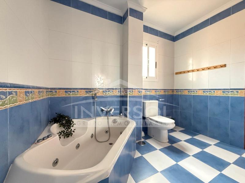 Foto e830725f-5e16-4940-9ccd-42bfd7630c20. Chalet dans calle salazón 2 dans Almerimar Ejido (El)