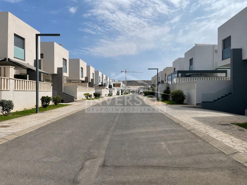 Foto 099298e3-7884-4158-b4a9-f7acb30753c4. Casa aparellada a calle jabega 47 a Almerimar Ejido (El)