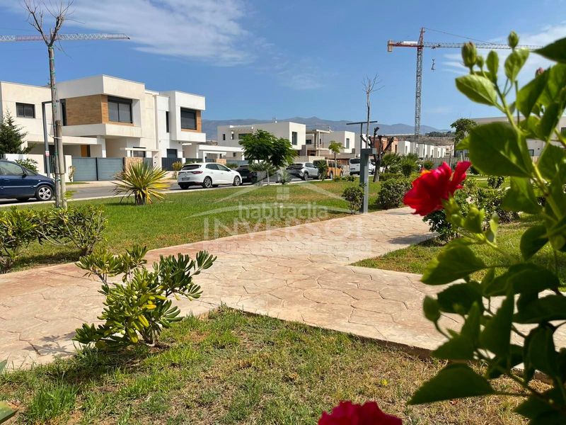 Foto 86502332-1789-4fb5-8378-b917adbd1b55. Casa aparellada a calle jabega 47 a Almerimar Ejido (El)