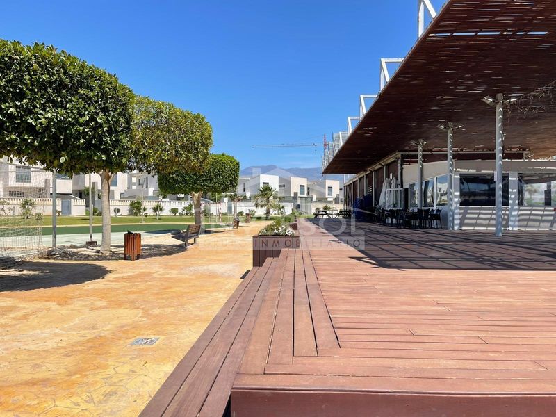 Foto b3d5e64b-df8b-41c5-9c6d-5ccadec536cf. Casa aparellada a calle jabega 47 a Almerimar Ejido (El)