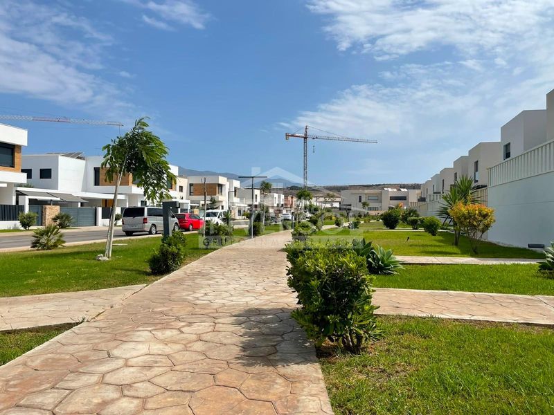 Foto fb0d62a4-6d29-4c84-9ff3-1f1163ea739d. Casa aparellada a calle jabega 47 a Almerimar Ejido (El)