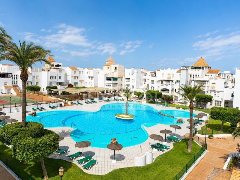 Foto a4b2ea57-126c-4bd6-b878-0200ed5e0507. Flat in Almerimar Ejido (El)