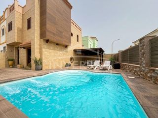 Casa a schiera in Calle el timonel 2. Vivienda adosada con piscina privada