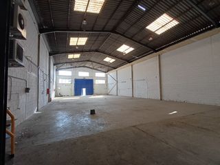 Industrial building in Canovelles. Nave  canovelles